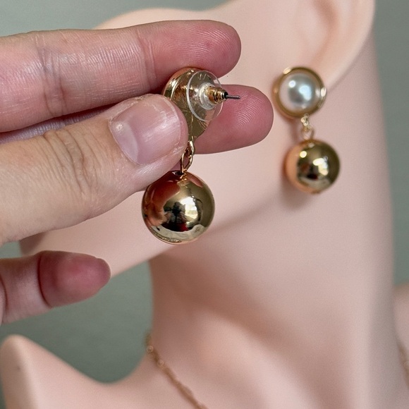 ⚜️❤️‍🔥 Elegant Gold and Pearl Drop Earrings - Picture 5 of 7